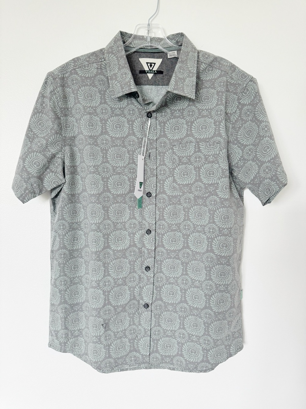 NWT Vissla Green Short Sleeve Shirt Medium